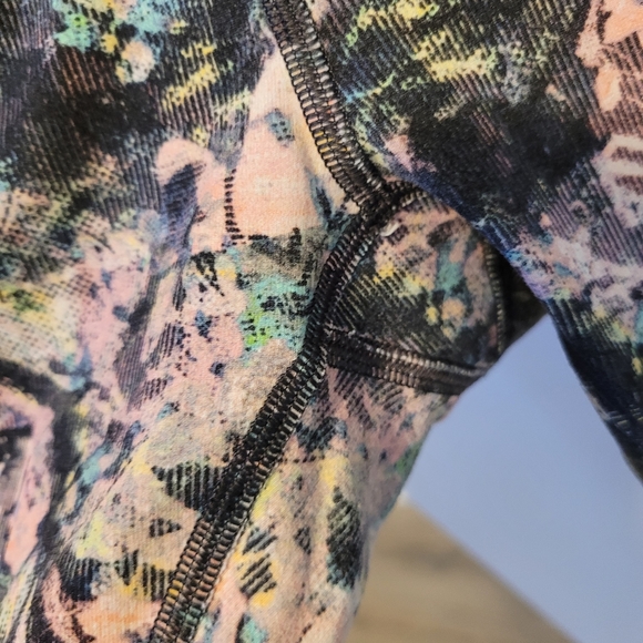 Lululemon Cropped Wunder Under Pant Size 4 - Picture 5 of 9